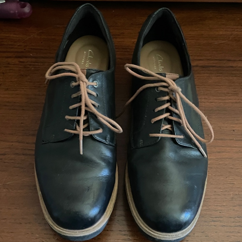 Clarks Black Leather Women’s Oxfords with Tan Laces